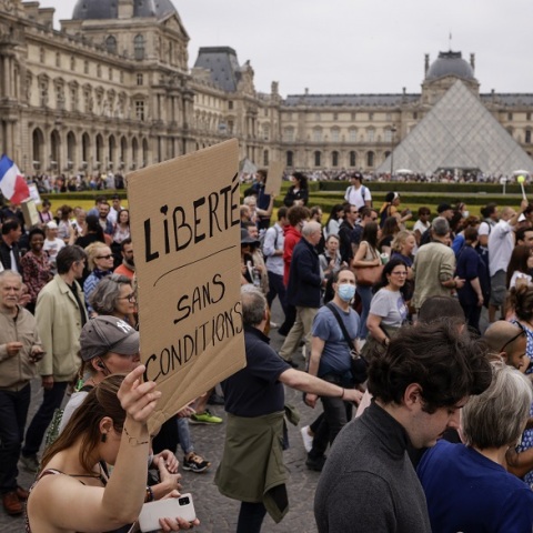 Διαδηλώσεις στη Γαλλία κατά του εμβολιασμού