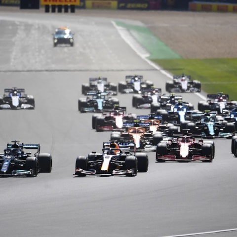 Διακοπή στο GP Βρετανίας μετά τη σύγκρουση Χάμιλτον - Φερστάπεν
