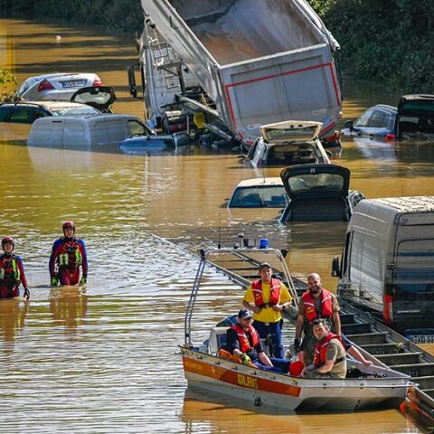 Η Γερμανία συνεχίζει την εκκένωση και τη διάσωση ανθρώπων καθώς αυξάνεται ο αριθμός των θυμάτων μετά τις φονικές πλημμύρες