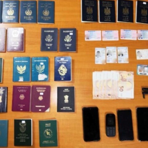 Στη σύλληψη ενός 50χρονου αλλοδαπού για κατοχή πλαστών εγγράφων προχώρησε η Αστυνομία © ΓΡ. ΤΥΠΟΥ ΕΛΛ. ΑΣΤΥΝΟΜΙΑΣ