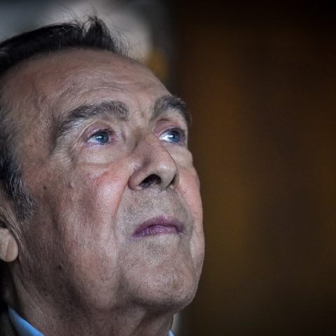 Ο τραγουδιστής, Τόλης Βοσκόπουλος