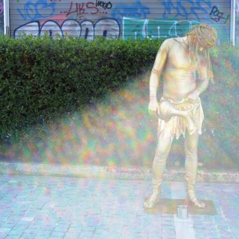 Φωτογραφία στο εξώφυλλο της συλλογής «Ποιήματα» του Ηλία Ευθυμιόπουλου (εκδ. ATHENS VOICE BOOKS)