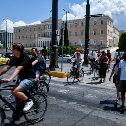 Στιγμιότυπο από το κέντρο της Αθήνας © EUROKINISSI / ΤΑΤΙΑΝΑ ΜΠΟΛΑΡΗ