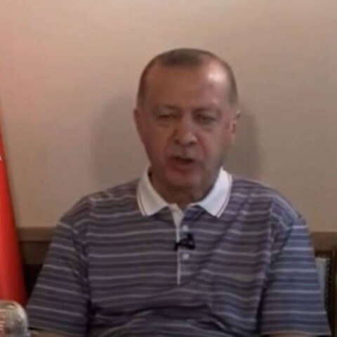 Το βίντεο με τον ταλαιπωρημένο Ερντογάν πυροδοτεί νέες φήμες για την κατάσταση της υγείας του Τούρκου προέδρου