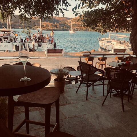 Butler - all day jazzy bistrot στην Τζια