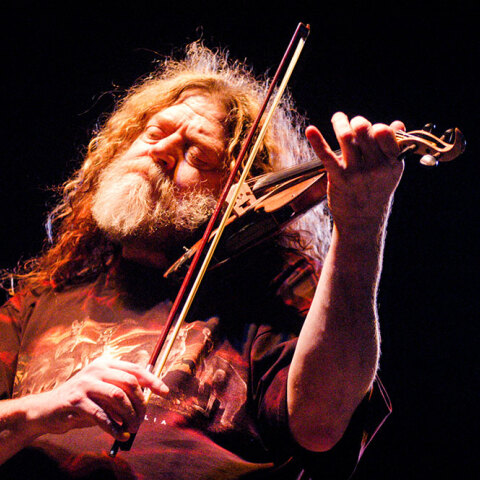 Ο Robby Steinhardt, βιολιστής των Kansas, σε συναυλία, στο Θέατρο Λυκαβηττού, στην Αθήνα