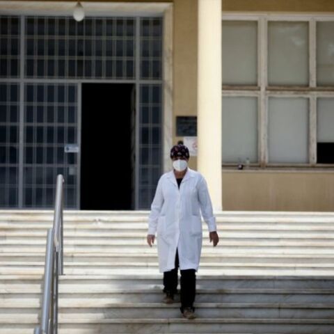 Υγειονομικός σε νοσοκομείο