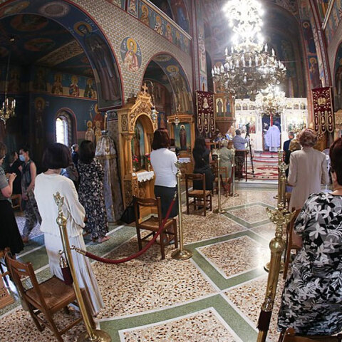 Πιστοί σε εκκλησία (ΦΩΤΟ ΑΡΧΕΙΟΥ) - Αναγνώστηκε σε ιερούς ναούς η εγκύκλιος της Ιεράς Συνόδου για τα εμβόλια και τον κορωνοϊό