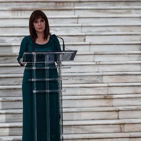 Η ΠτΔ Κατερίνα Σακελλαροπούλου στη δεξίωση για την 47η Επέτειο της Αποκατάστασης της Δημοκρατίας, στον κήπο του Προεδρικού Μεγάρου 