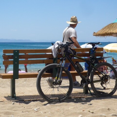 Στιγμιότυπο από παραλία της Αττικής © EUROKINISSI