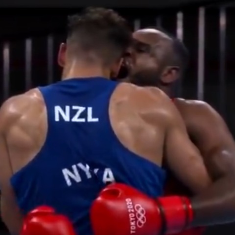 Πυγμάχος δάγκωσε αντίπαλό του στους Ολυμπιακούς Αγώνες του Τόκιο