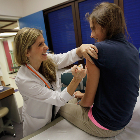 Γιατί είναι σημαντικό να εμβολιαστούν τα παιδιά ηλικίας 12-15 ετών