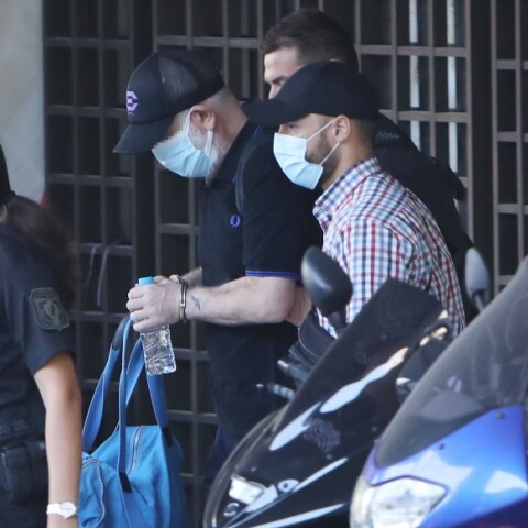 Ο Πέτρος Φιλιππίδης κατά τη μεταγωγή του στις φυλακές Τρίπολης