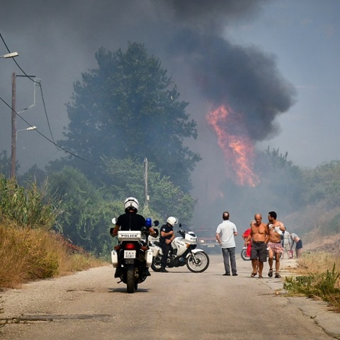 Φωτιά στην περιοχή Ελεκίστρα στην Πάτρα 