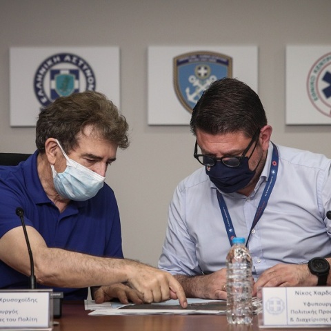 Ο ΥΠΡΟΠΟ, Μιχάλης Χρυσοχοΐδης, και ο υφυπουργός Πολιτικής Προστασίας, Νίκος Χαρδαλιάς
