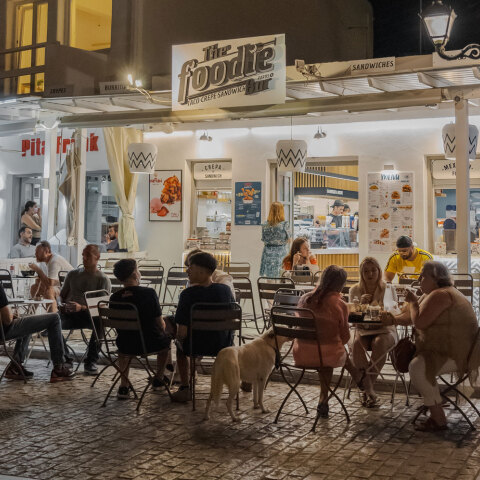 The Foodie Bar, το street food της Πάρου στα καλύτερά του 