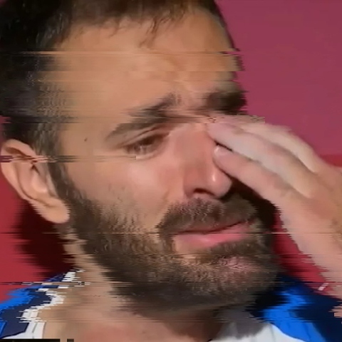 Ο αθλητής της άρσης βαρών Θοδωρής Ιακωβίδης κάνει δηλώσεις δακρυσμένος