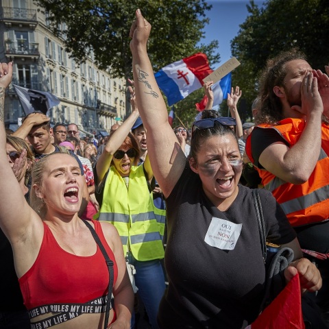 Πορεία κατά των εμβολίων στο Παρίσι