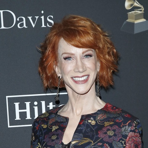 Η ηθοποιός Κάθι Γκρίφιν (Kathy Griffin) αποκάλυψε ότι έχει καρκίνο του πνεύμονα