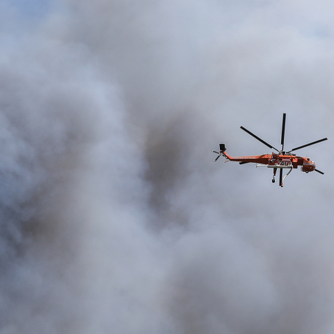 Στιγμιότυπο από τη φωτιά στη Βαρυμπόμπη © EUROKINISSI