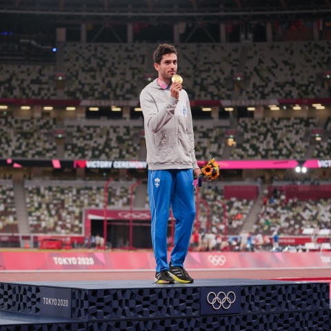 Ο χρυσός Ολυμπιονίκης Μίλτος Τεντόγλου, στην απονομή μεταλλίων - Ολυμπιακοί Αγώνες Τόκιο