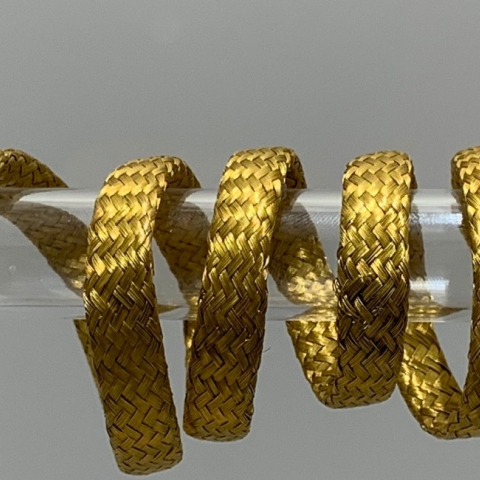 Χρυσό βραχιόλι του 19ου αιώνα από τη Μύκονο από την έκθεση "Το αρχιπέλαγος φλέγεται"