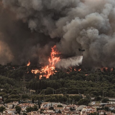 Φωτιά στη Βαρυμπόμπη © EUROKINISSI