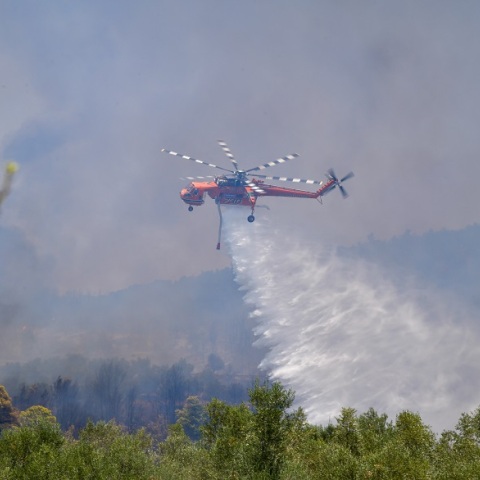 Μαίνονται οι φλόγες στην Αρχαία Ολυμπία