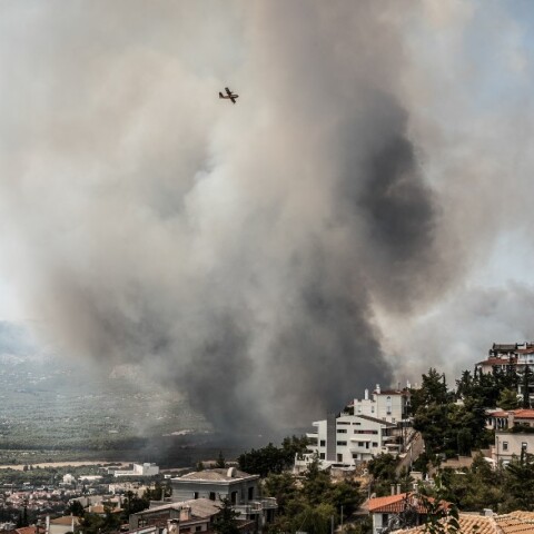 Φωτιά στη Βαρυμπόμπη