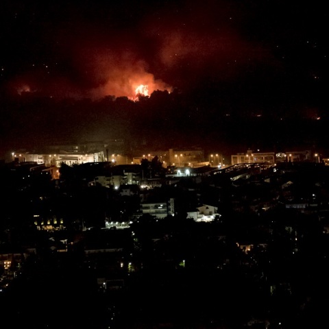 Φωτιά στη Βαρυμπόμπη: Διακοπές ρεύματος σε πέντε περιοχές της Αττικής