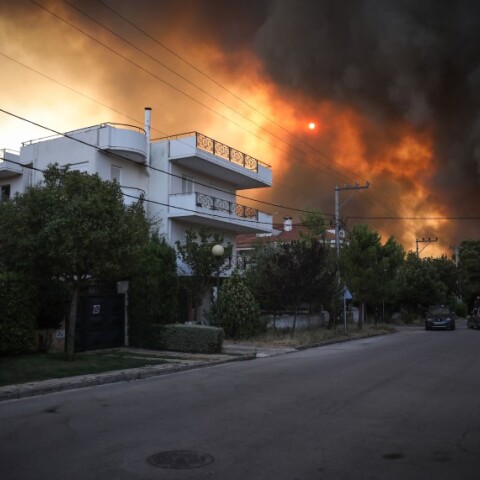 Φωτιά στη Βαρυμπόμπη © EUROKINISSI