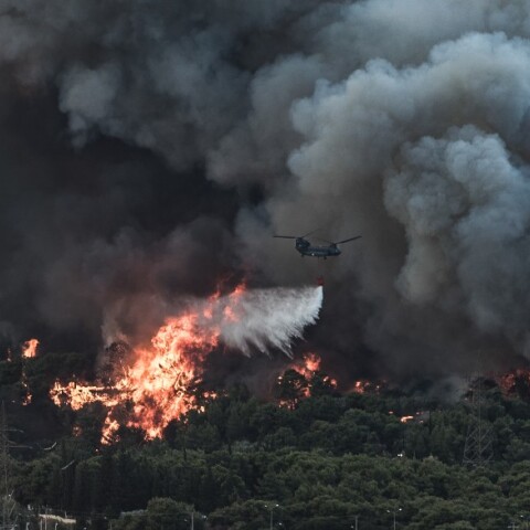 Φωτιά στη Βαρυμπόμπη