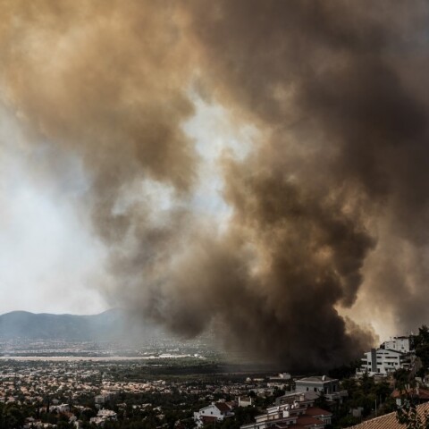Φωτιά στη Βαρυμπόμπη © EUROKINISSI