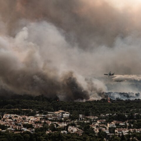 Φωτιά στη Βαρυμπόμπη © EUROKINISSI