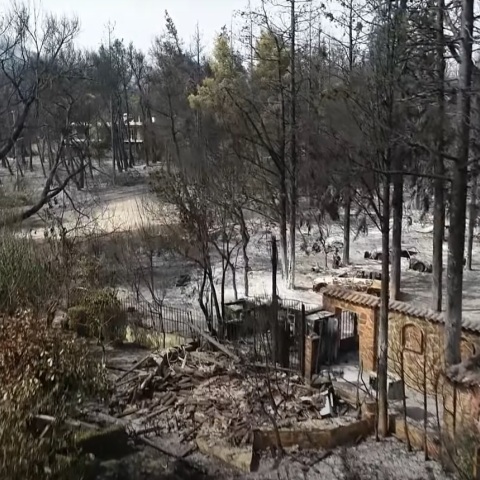 Φωτιά στη Βαρυμπόμπη - Εικόνα από drone της UpStories