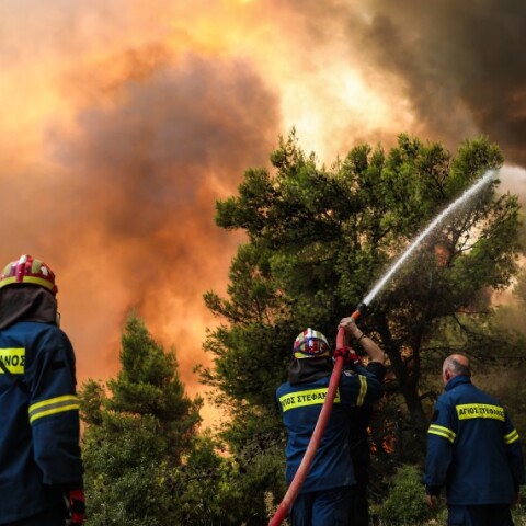 Φωτιά στη Βαρυμπόμπη © EUROKINISSI