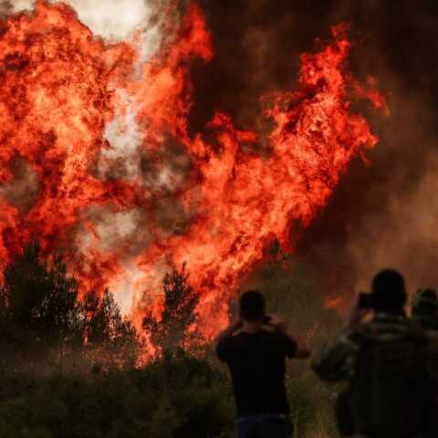 Φωτιά στη Βαρυμπόμπη © EUROKINISSI