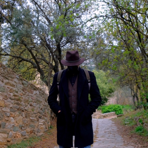 Ο Χάρης Βεραμόν, δημιουργός της true crime σειράς ντοκιμαντέρ «Ίχνη στο Σκοτάδι»