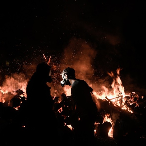Μάχη με τις φλόγες στον Άγιο Στέφανο - Δύσκολη νύχτα στην Αττική