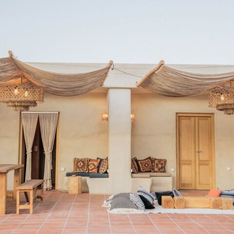 Doors: στο νέο στέκι της Ίου για επικά cocktails δίπλα στο κύμα