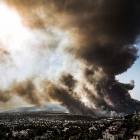 Φωτιά στη Βαρυμπόμπη © EUROKINISSI
