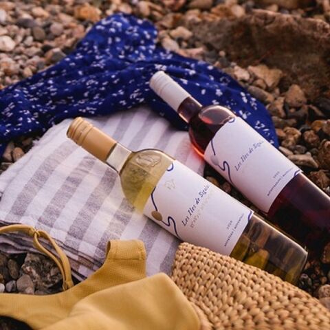 Les Iles de Sigalas: δύο νέα κρασιά δοξάζουν τις Κυκλάδες