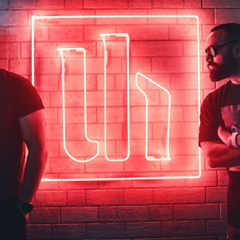 Οι δίδυμοι Σάκης και Αλέκος Κάρπας, γνωστοί ως Unboxholics