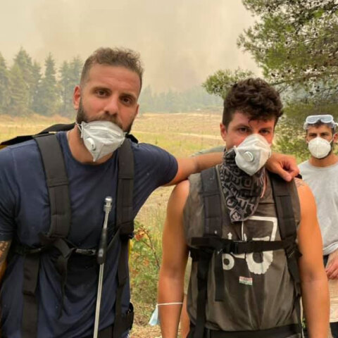Ο Νίκος Παππάς στην Εύβοια για να βοηθήσει στη μεγάλη φωτιά