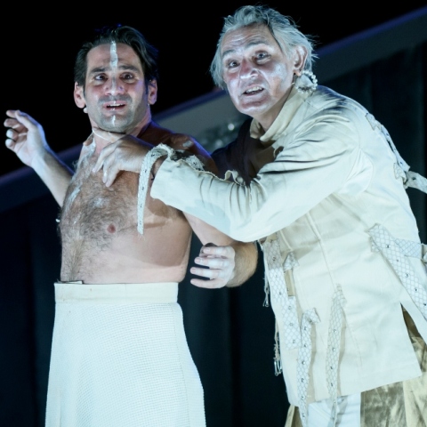 Άκης Σακελλαρίου και Οδυσσέας Παπασπηλιόπουλος στις "Βάκχες" σε σκηνοθεσία Νικαίτης Κοντούρη