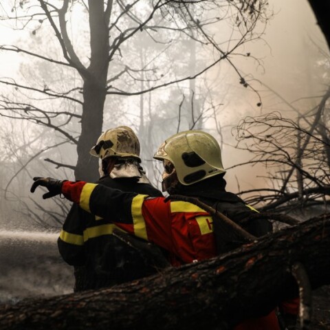 Εύβοια - Στιγμιότυπο από τη μάχη με τις αναζωπυρώσεις © EUROKINISSI/ΒΑΣΙΛΗΣ ΡΕΜΠΑΠΗΣ