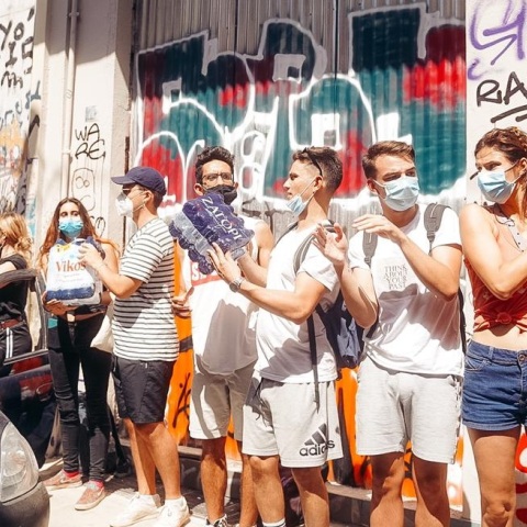 Αλυσίδα Αγάπης στο κέντρο της Αθήνας για τους πυρόπληκτους