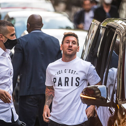 Στο Παρίσι ο Λιονέλ Μέσι, το νέο αστέρι της Παρί Σεν Ζερμέν