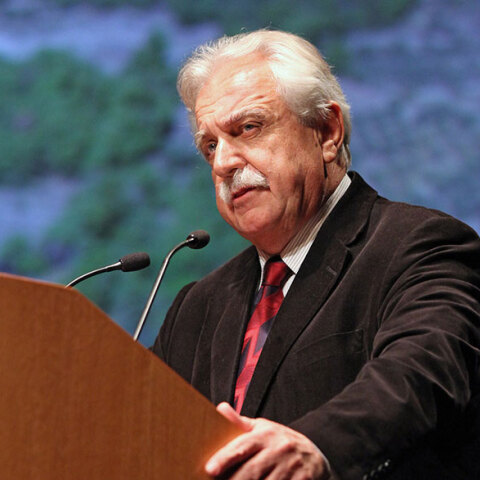 Σταύρος Μπένος, επικεφαλής στο σχέδιο ανασυγκρότησης της Εύβοιας - Πρώην δήμαρχος στην Καλαμάτα που άλλαξε πολεοδομικά την πόλη μετά τους σεισμούς και αυτός που εμπνεύστηκε και υλοποίησε τον θεσμό των ΚΕΠ