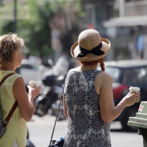 Ζέστη και ηλιοφάνεια στην Ελλάδα 